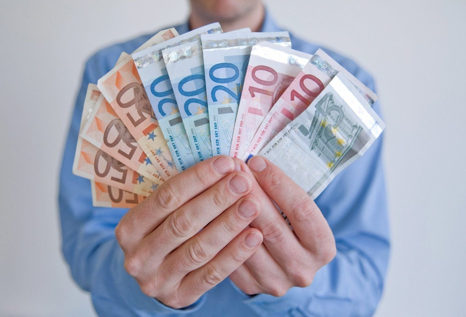 Wer im Beruf einigermaßen Fuß gefasst und private Risken ausreichend abgesichert hat, kann sich um seine Altersvorsorge kümmern.
