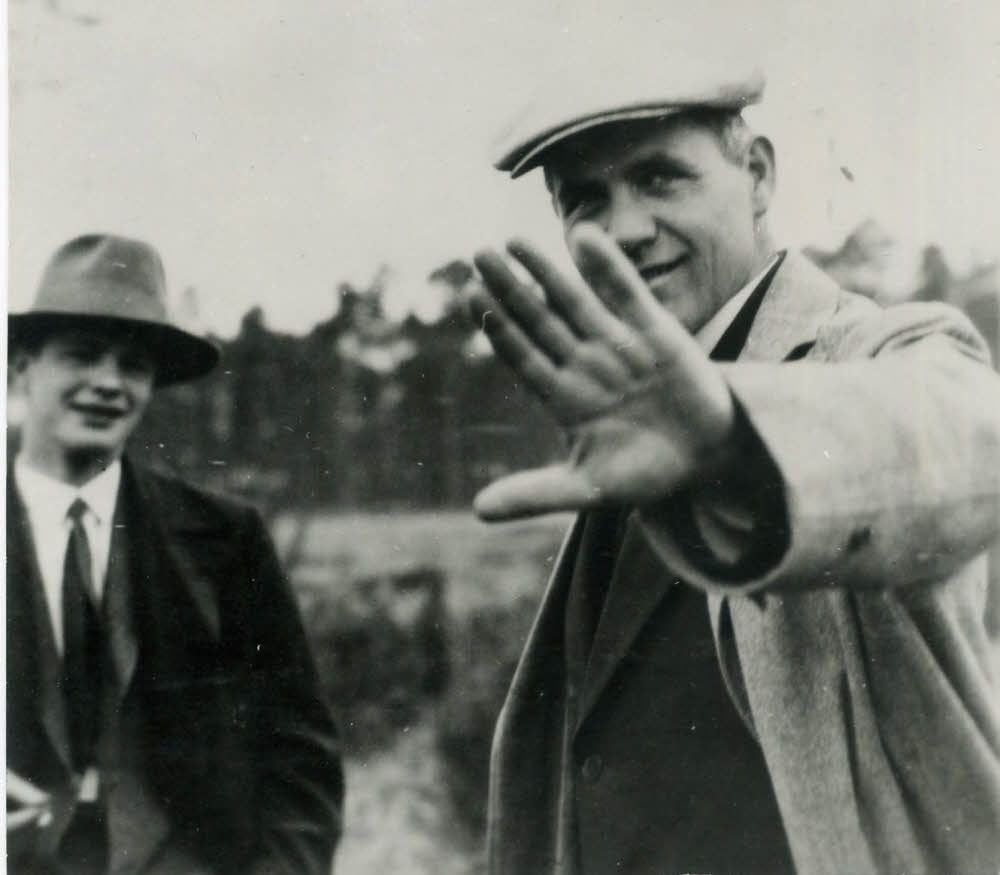 Hannes Meyer (r.) 1928 in Bernau bei Berlin.