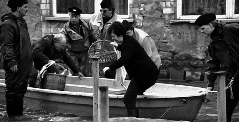 1994 hieß es entlang der Wipper überall nur noch Land unter. In Giersleben konnten viele Häuser nur mit dem Boot erreicht werden.