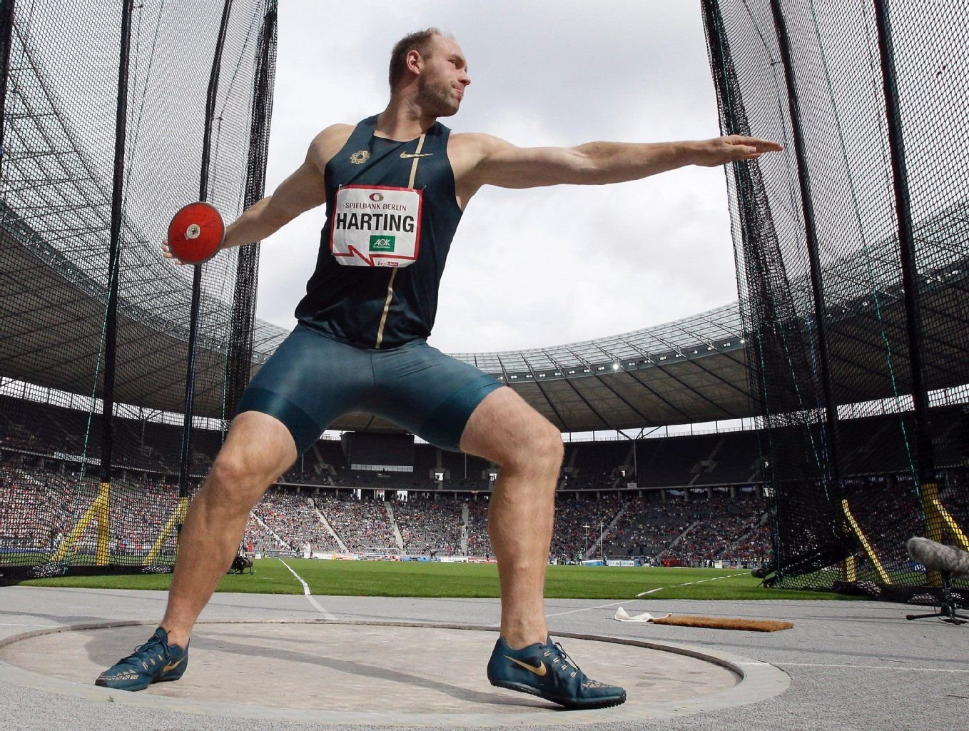 Robert Harting hat im Training einen Kreuzbandriss erlitten.