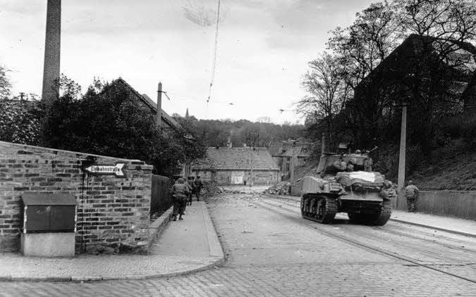 Im April 1945 rücken die Timberwölfe auch in Kröllwitz vor.