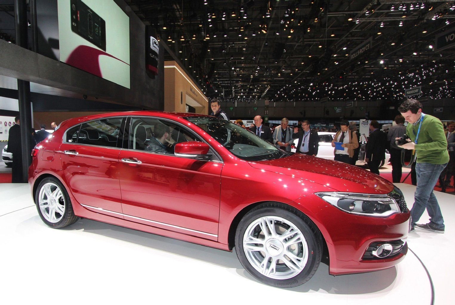 Mit Schrägheck: Qoros macht mit dem Qoros 3 ab 2015 auf dem europäischen Markt den Schritt ins umkämpfte Kompaktklasse-Segment.