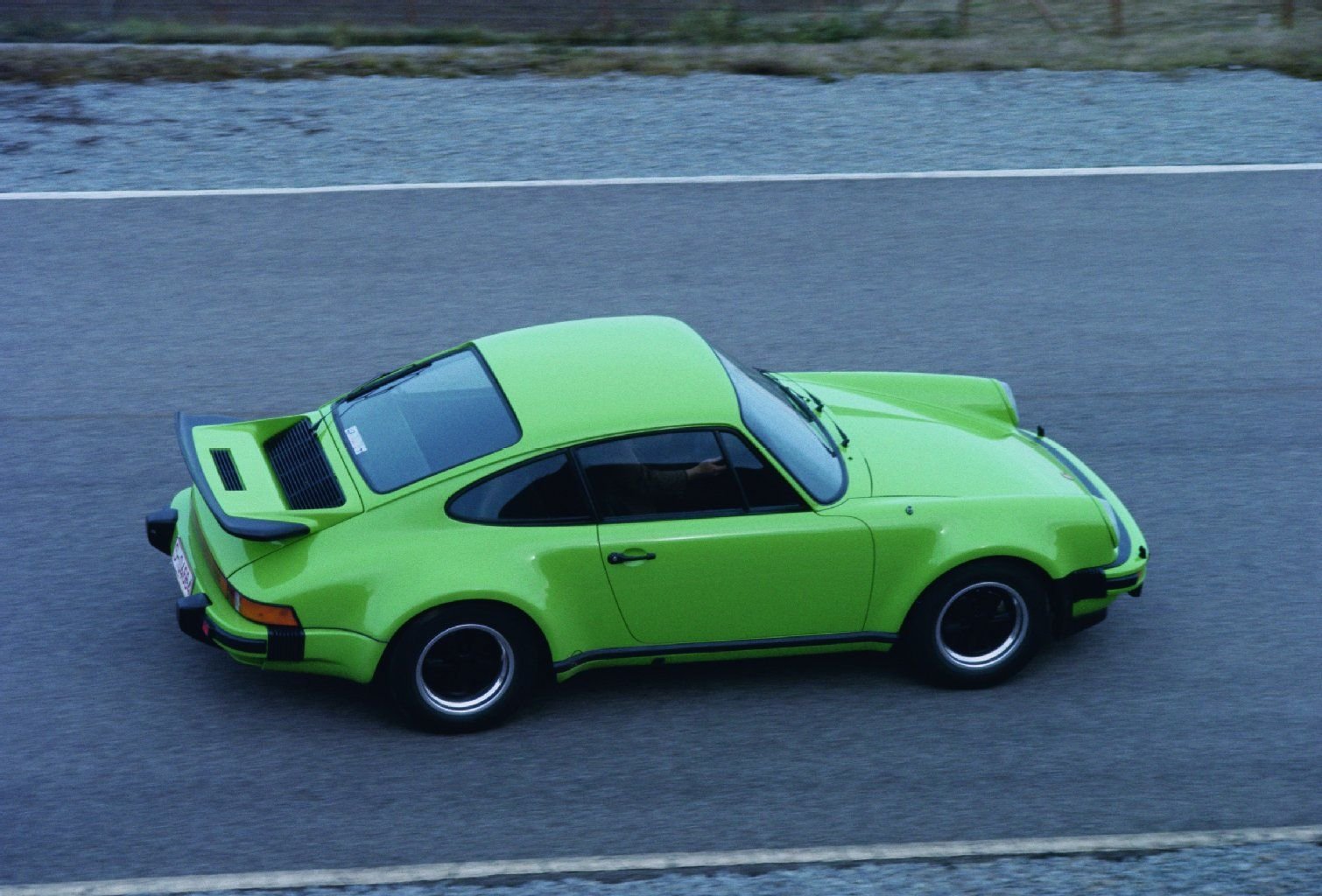 Ein Porsche 911 von 1975. Der Wagen gilt noch heute als einer der erfolreichsten Sportwagen.