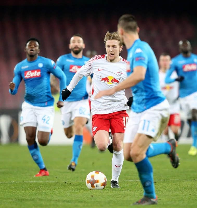 Emil Forsberg (M.) kehrte nach langer Verletzungspause in Neapel auf den Rasen zurück.