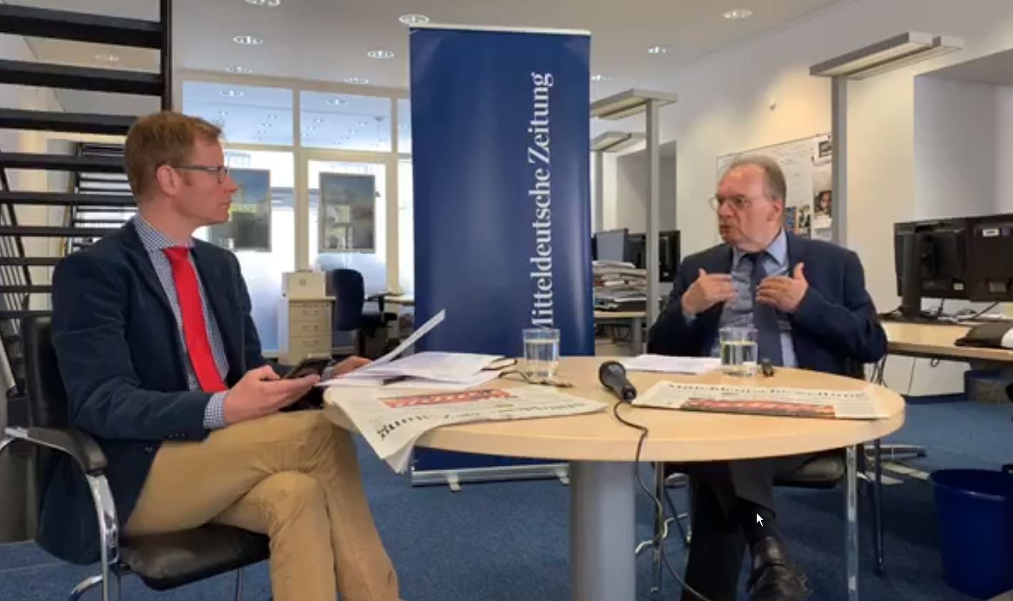 Ministerpräsident Haseloff stellt sich den Fragen der MZ-Leser zur 4. Corona-Verordnung.