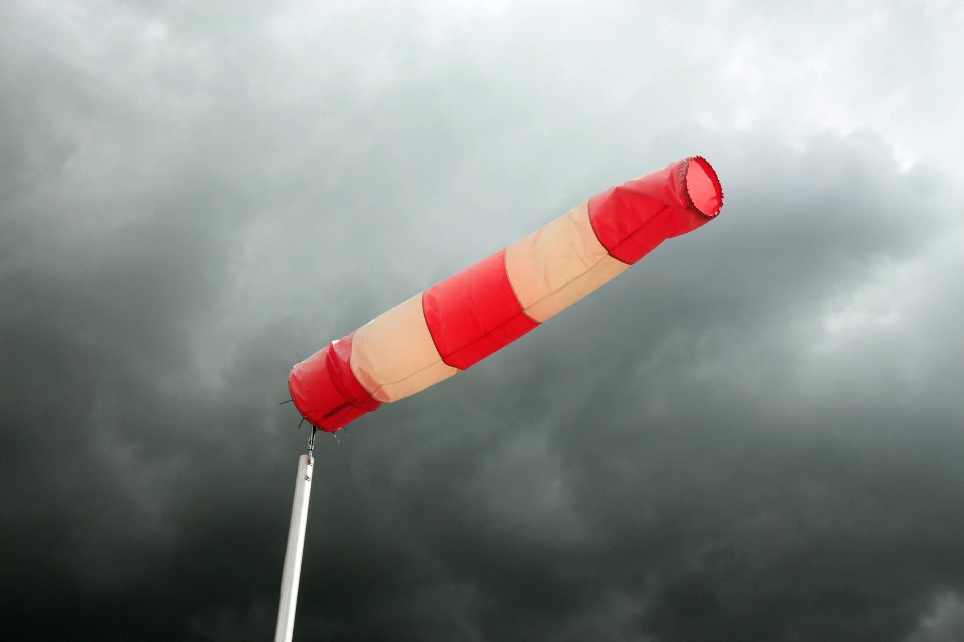 Auf der Autobahn 9 ist ein Lkw bei Großkugel umgestürzt. (Symbolbild)
