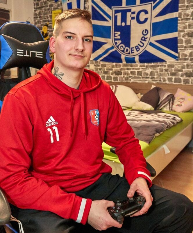 Der Nienburger Fußballer Sebastian Fischer begann seine Laufbahn beim SV Schwarz-Gelb Bernburg und ist ein glühender Anhänger des 1. FC Magdeburg.