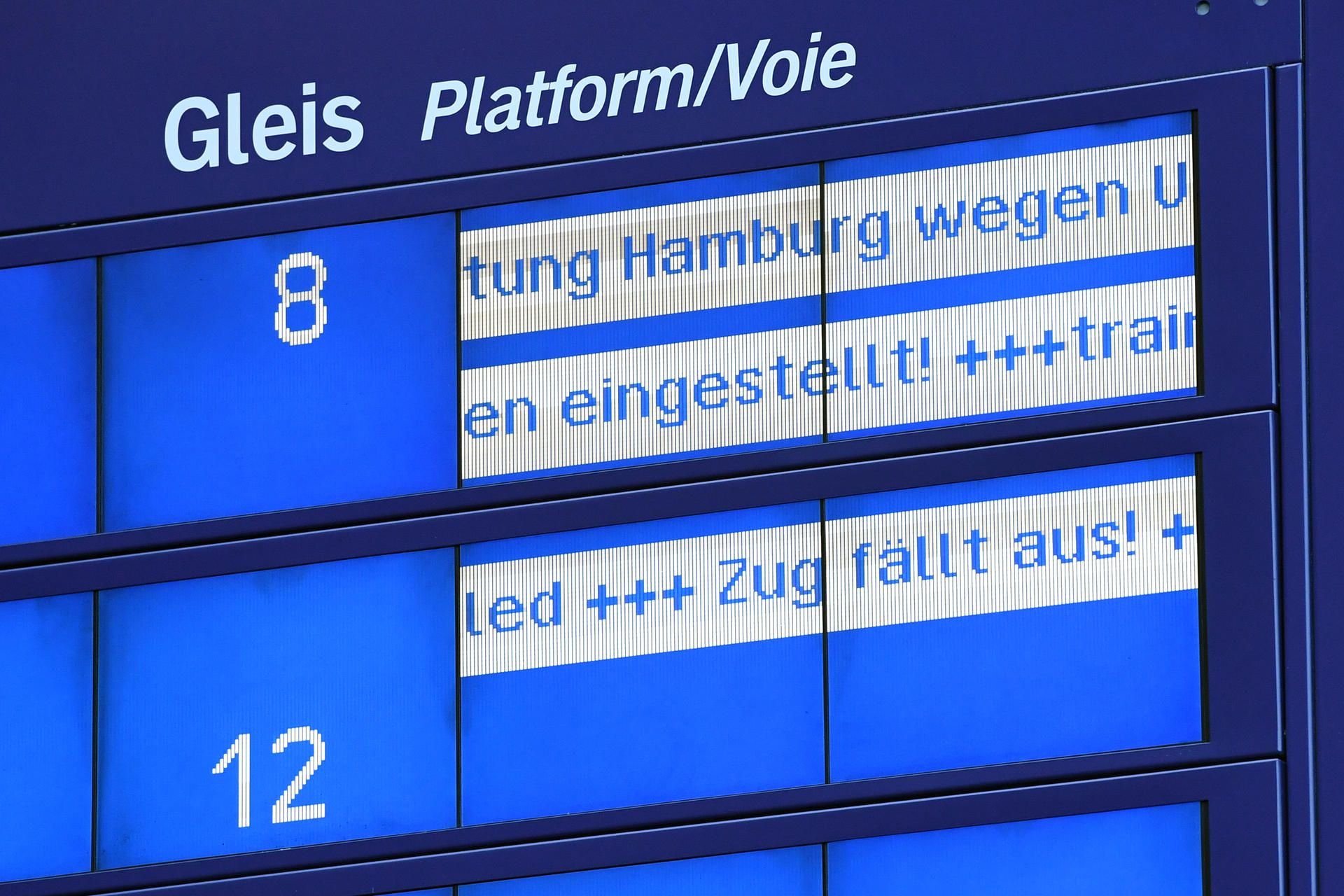 Sturmtief Xavier: Die Bahn hat den Betrieb in Sachsen-Anhalt und Großraum Leipzig eingestellt.