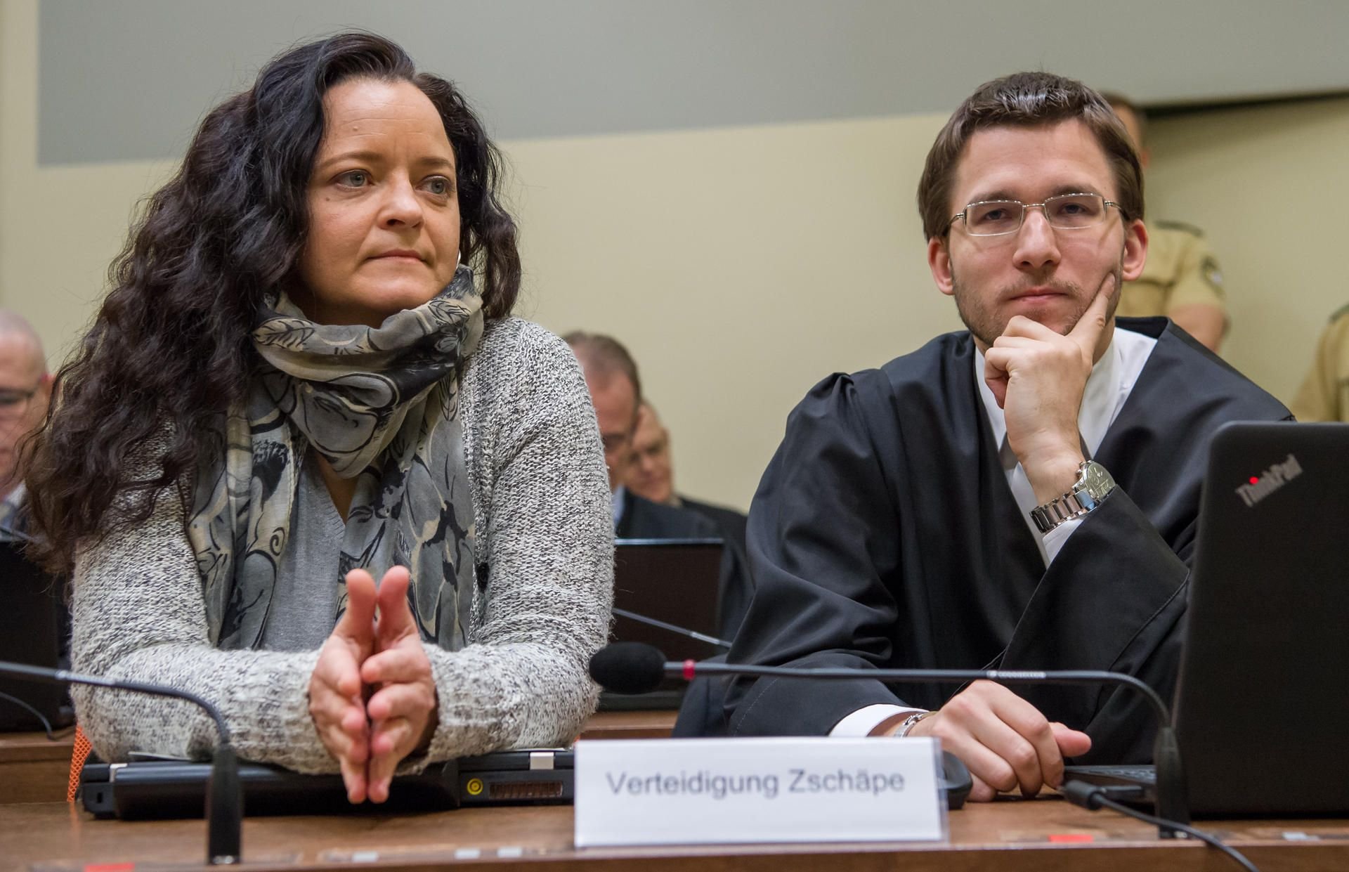 Beate Zschäpe mit ihrem Verteidiger Mathias Grasel