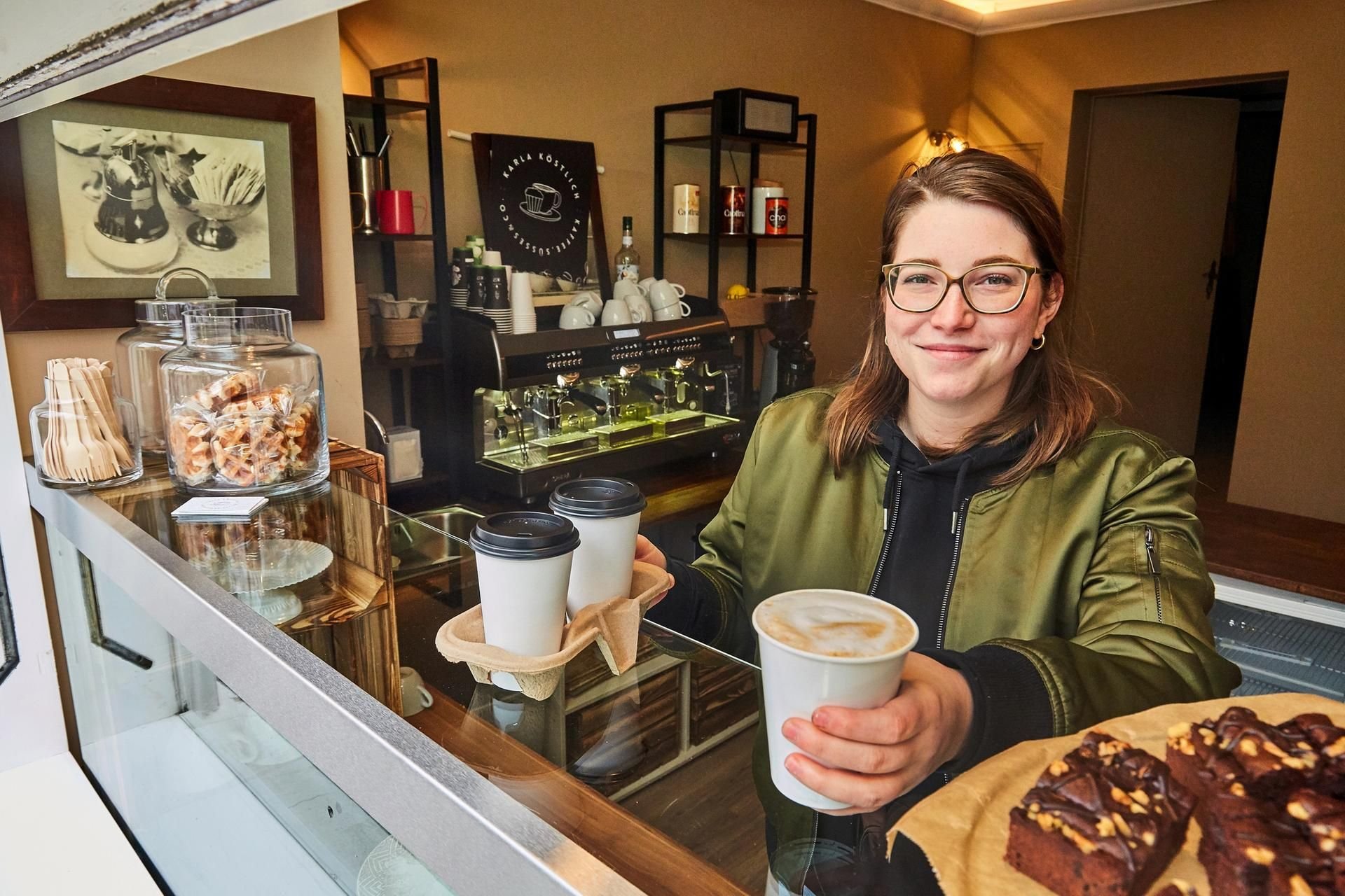 Victoria Vleugels freut sich auf die Eröffnung des Coffeeshops „Karla Köstlich“ am Karlsplatz.