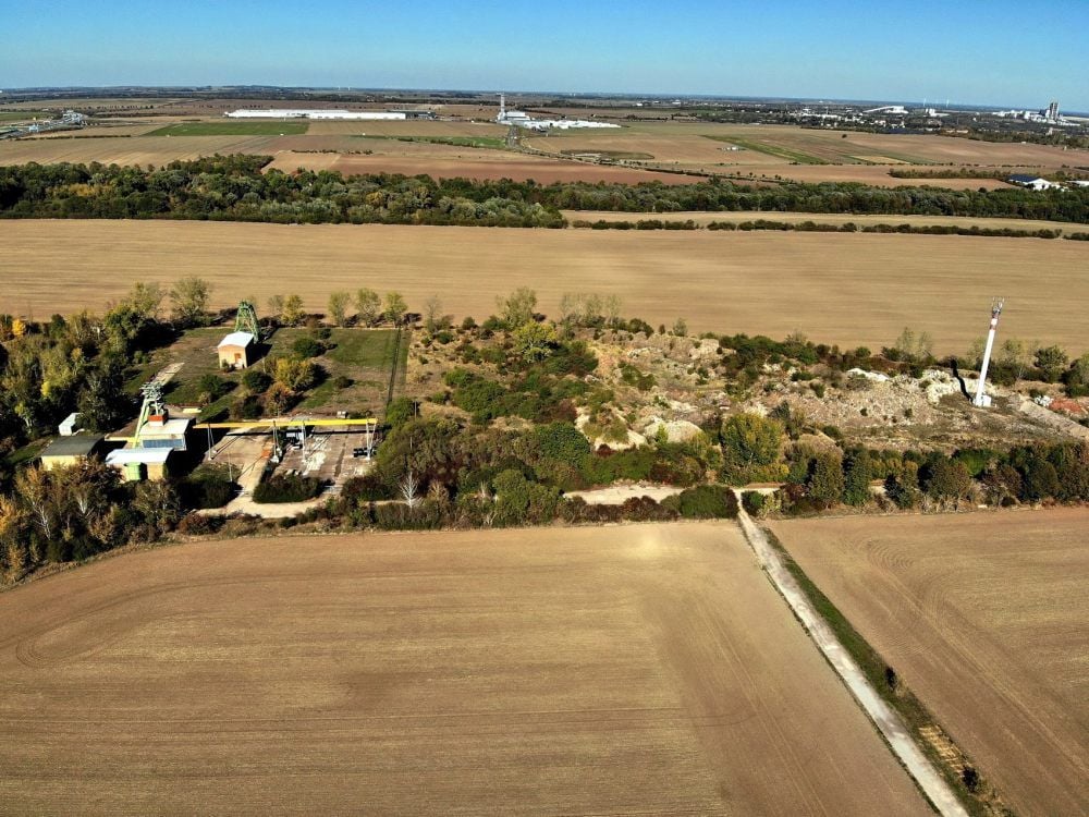 Stein des Anstoßes: Der sogenannte Wetterschacht des Bergbauunternehmens K+S in Aderstedt bei Bernburg