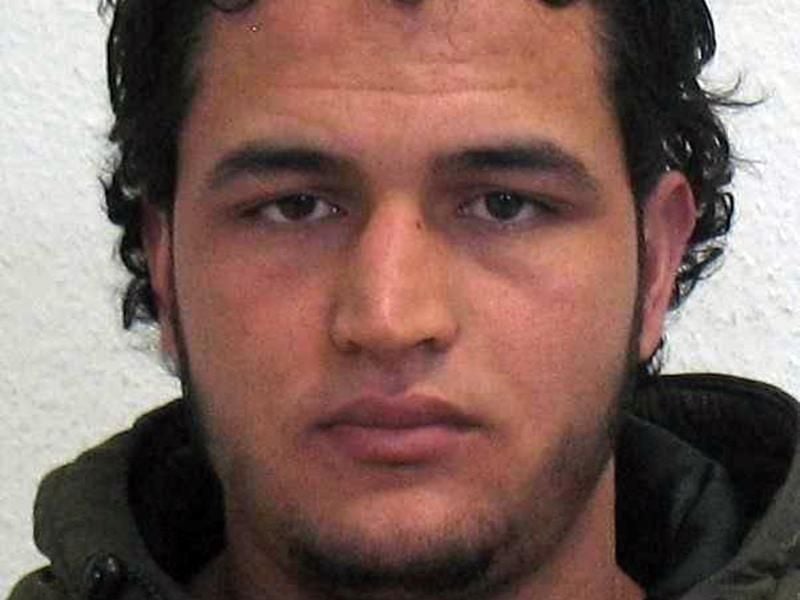 Das vom Bundeskriminalamt (BKA) zur Verfügung gestellte undatierte Bild zeigt den Tatverdächtigen Anis Amri. Foto: Polizei/BKA