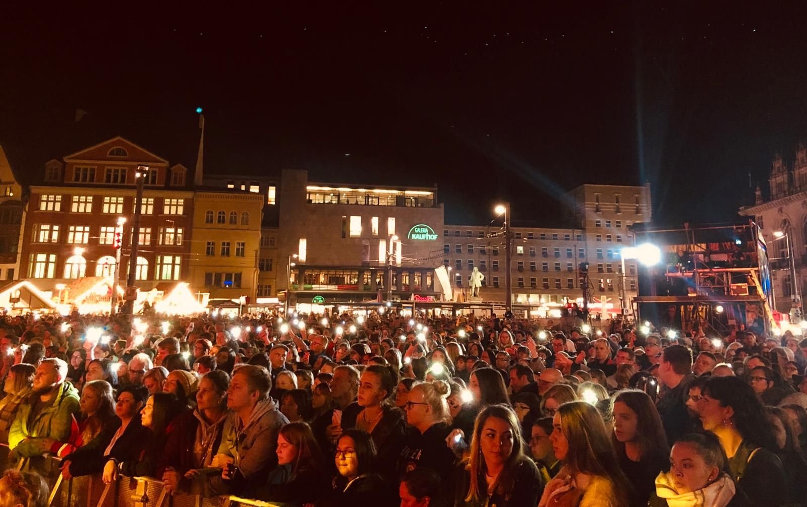 Publikum bei #HalleZusammen
