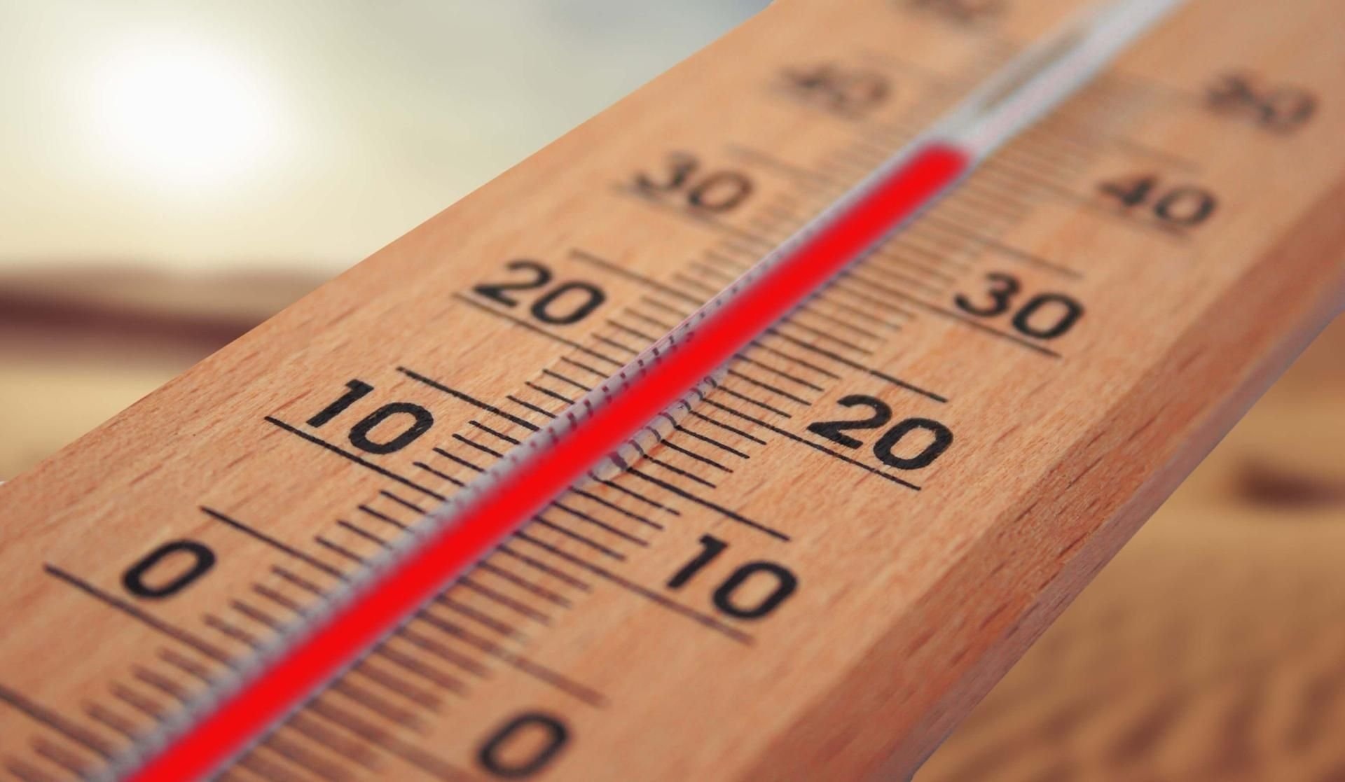 Tipps gegen Hitze helfen im Sommer dabei, die hohen Temperaturen erträglicher zu machen.
