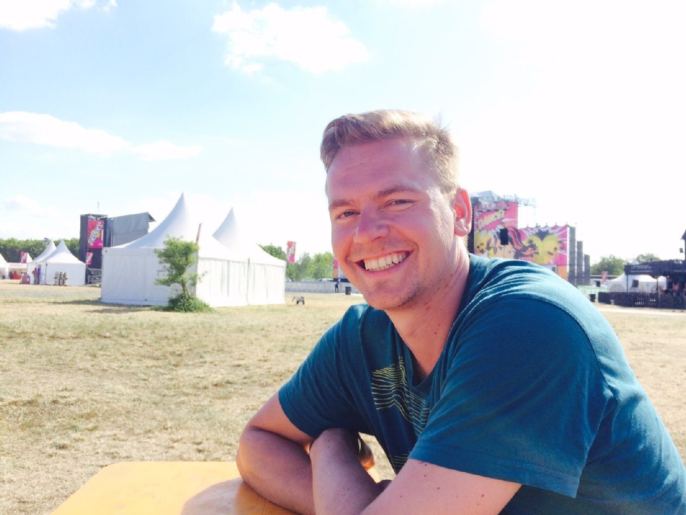 Kai ist Pole-Cam-Operator und bedient die Kran Kamera auf der Mainstage.