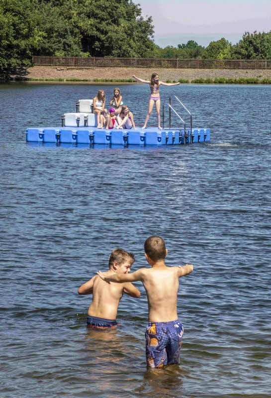 Nach der Badeinsel sollen weitere Attraktionen kommen.