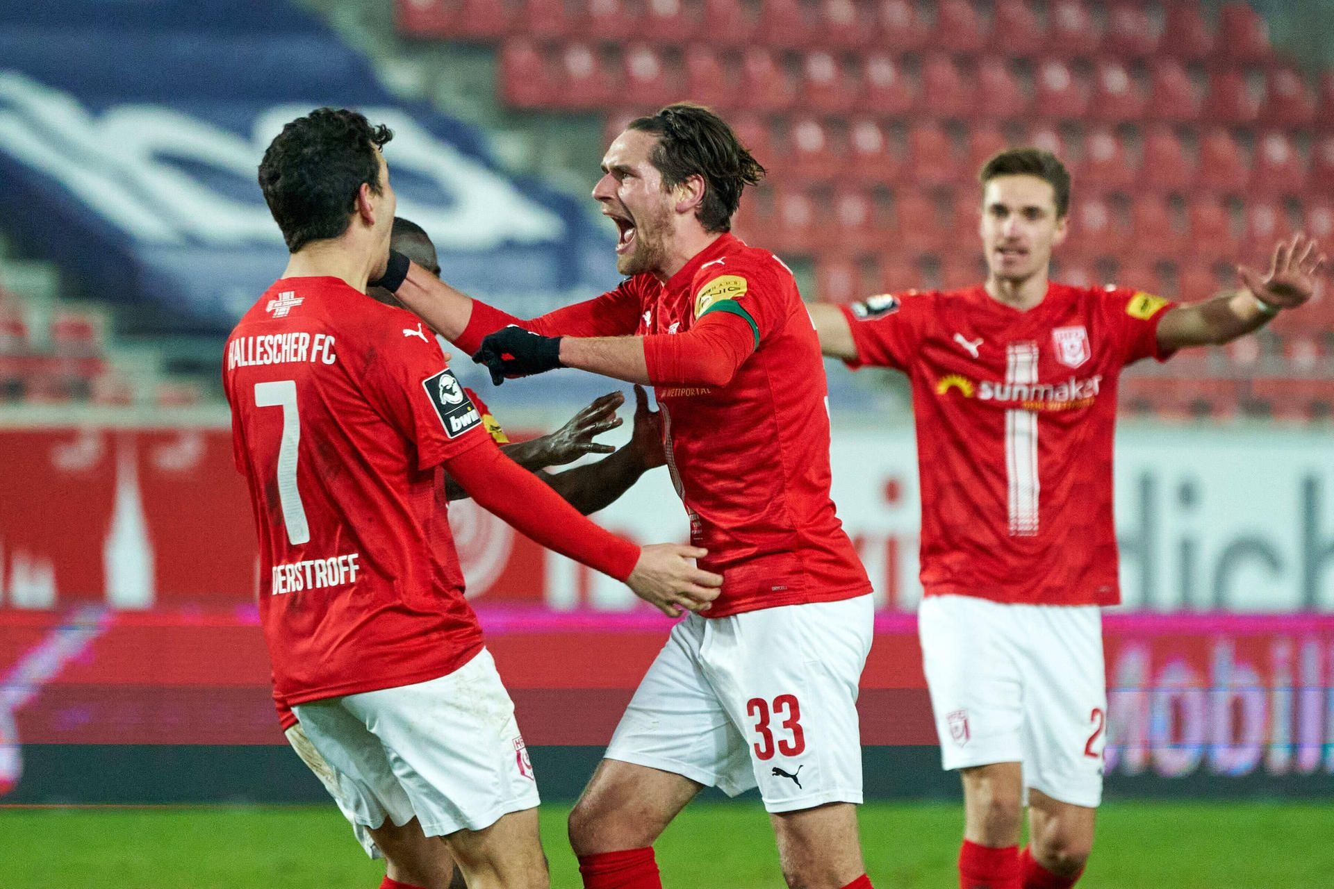 Erlösender Ausgleich: Jonas Nietfeld jubelt nach seinem Tor zum 1:1 für den HFC gegen Saarbrücken.