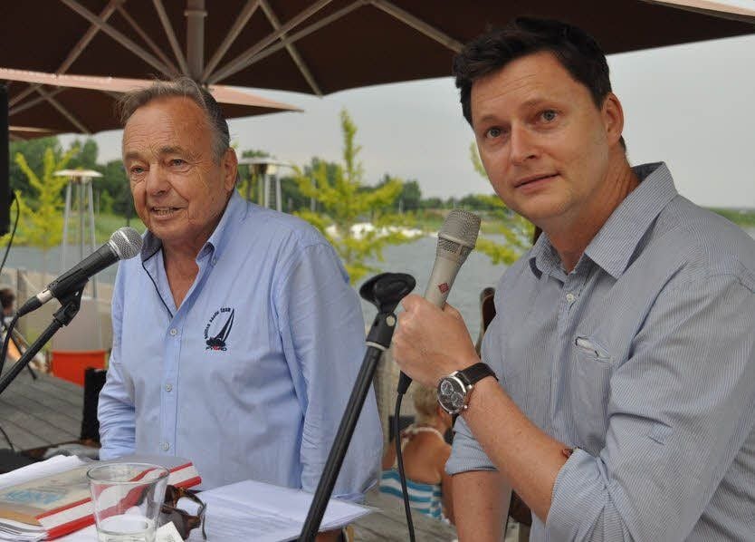 Dieter Bellmann (l.) steht Andreas Fritsch Rede und Antwort.