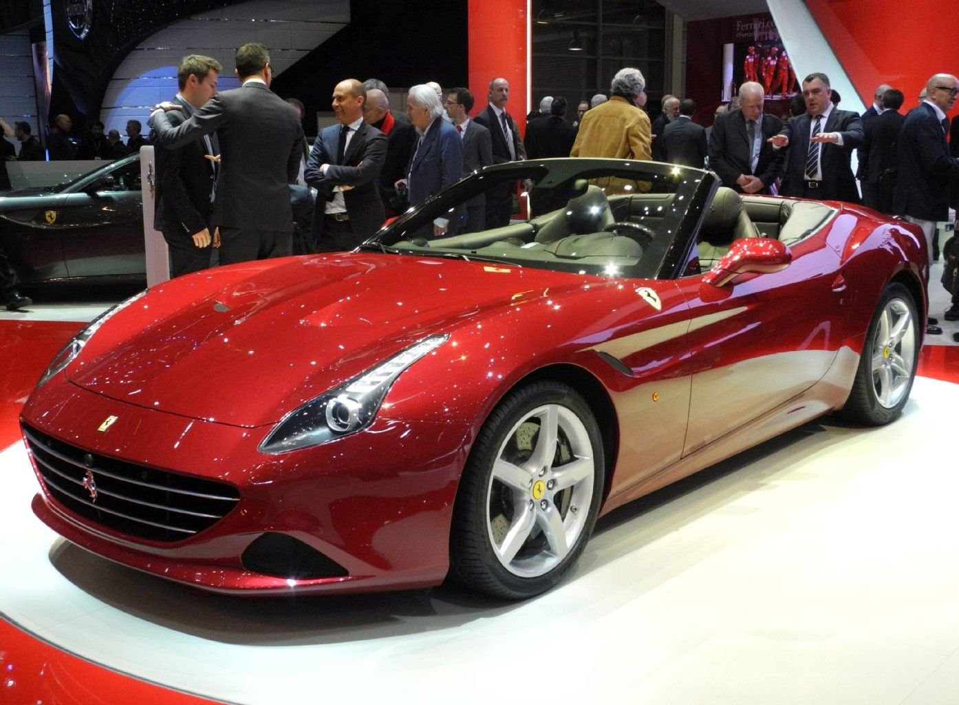 Der Ferrari California trägt künftig ein T im Namen und einen Turbolader unter der Motorhaube.