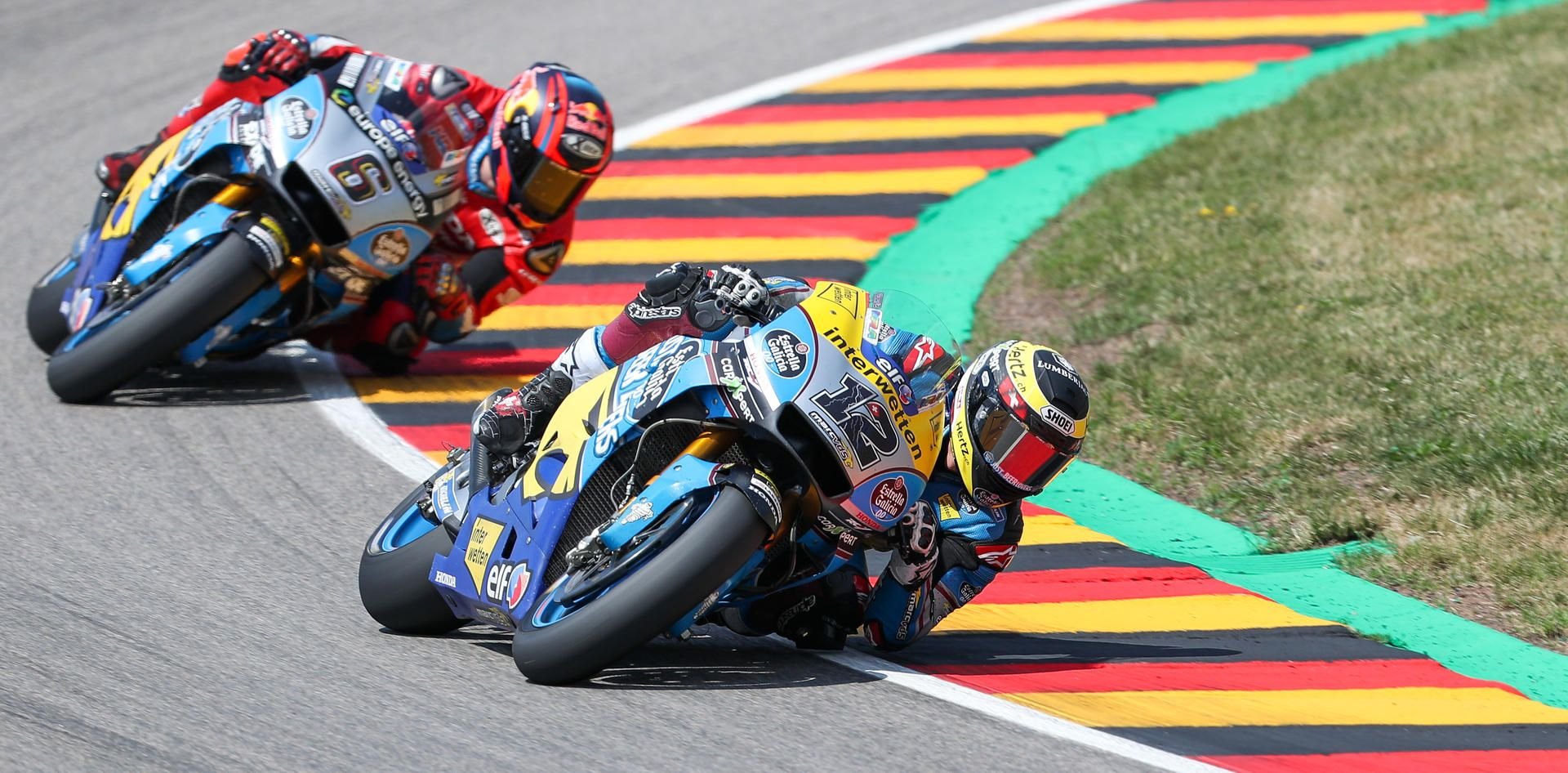 Stefan Bradl (l.) beim MotoGP-Rennen 2018 auf dem Sachsenring.