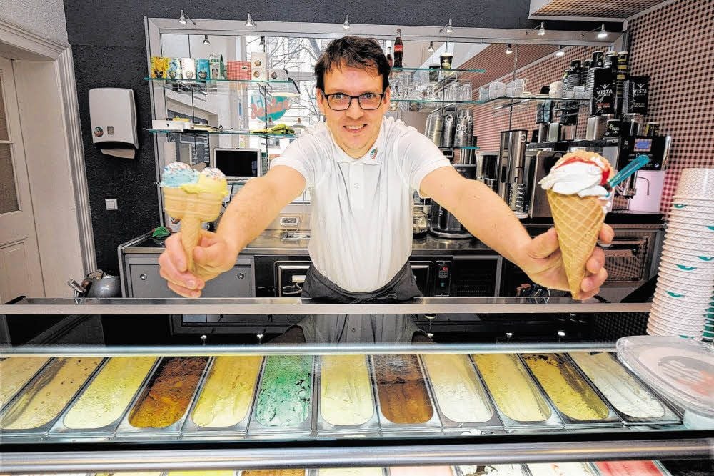 „Eisdealer“ Christian Mühlhausen hat auch veganes Eis im Angebot.