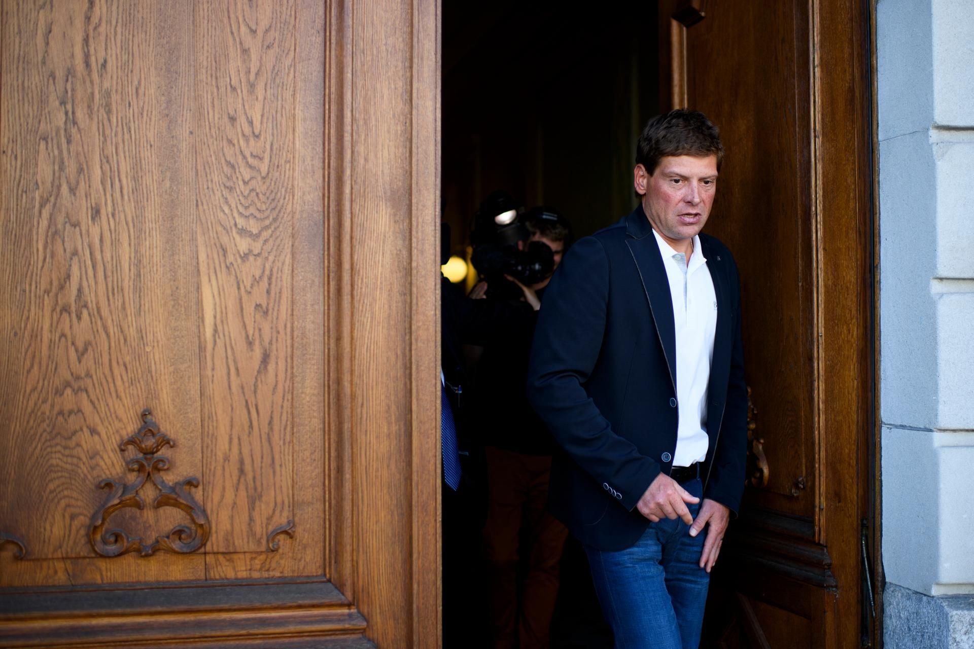 Jan Ullrich beim Verlassen eines Gerichtssaales.