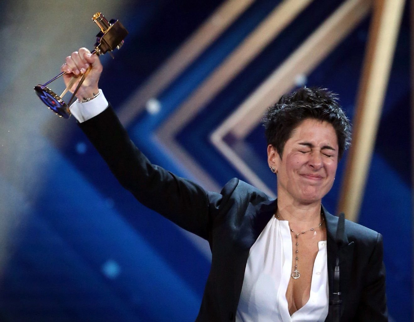 Journalistin Dunja Hayali erhält die Goldene Kamera in der Kategorie „Information“.