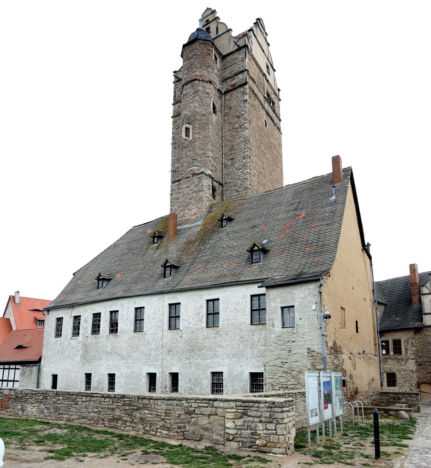 37 Meter ragt der Turm von Schloss Plötzkau in die Höhe.