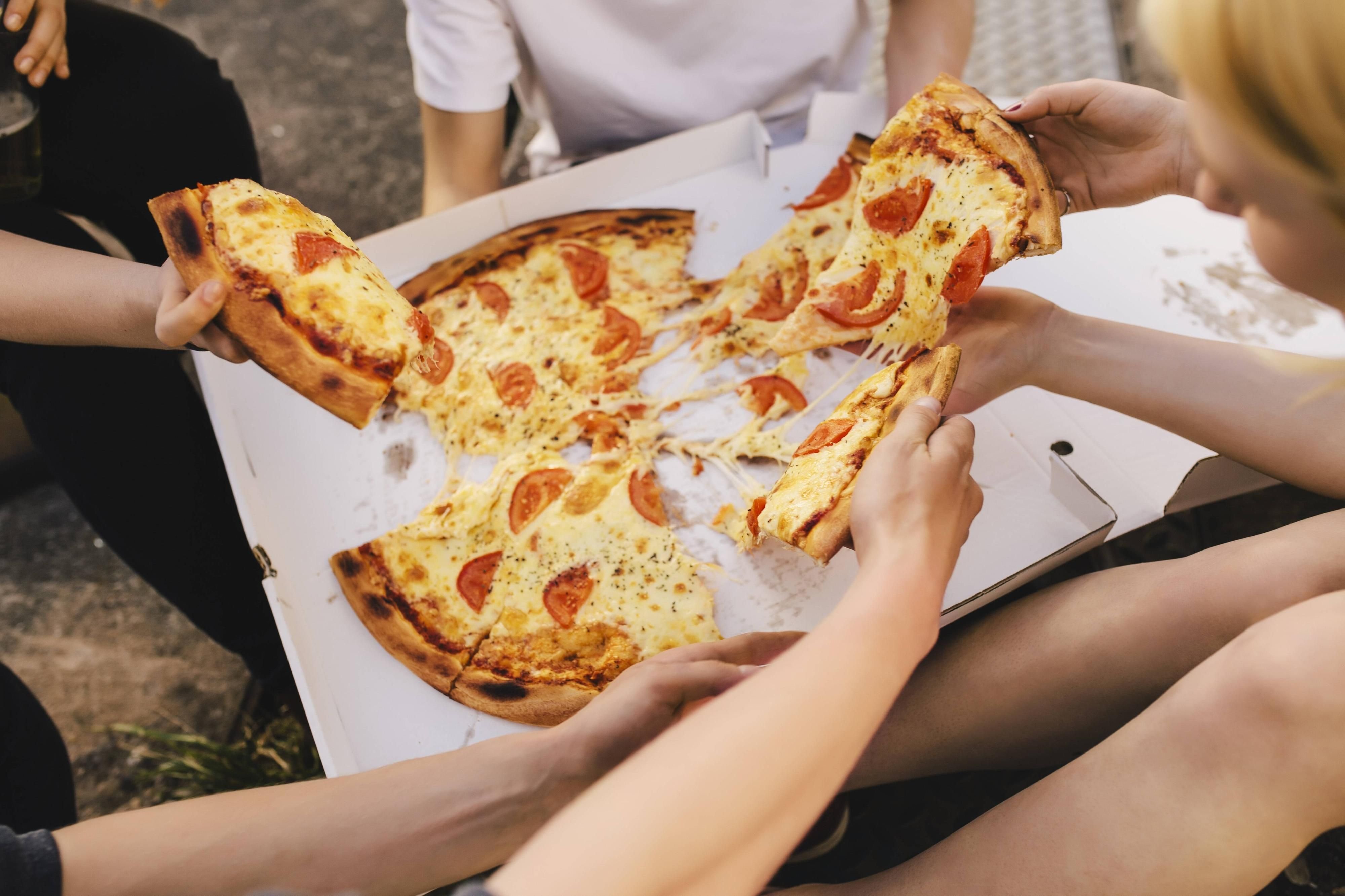 Pizza soll bald auch über Facebook bestellt werden können.