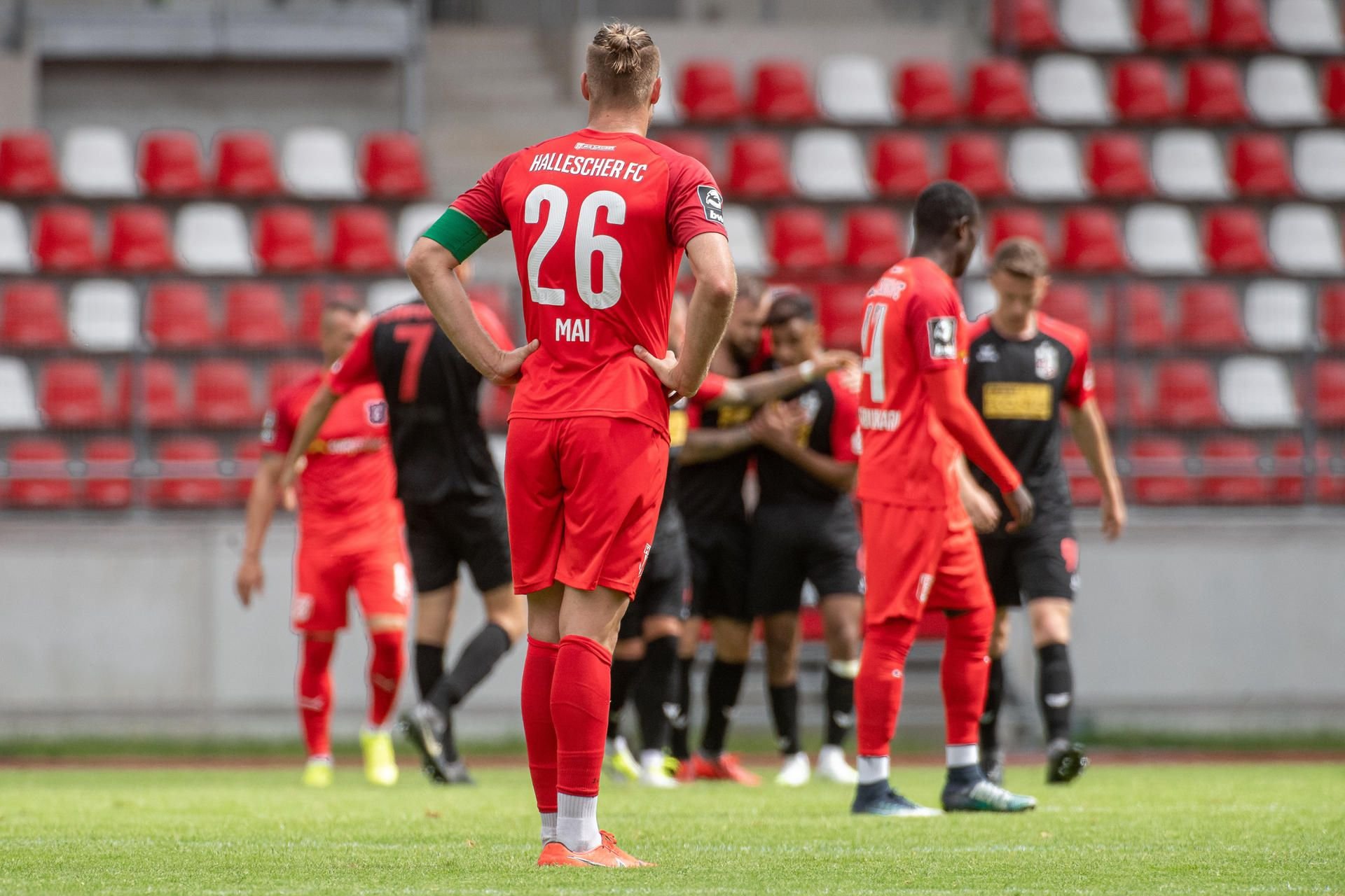 Sebastian Mai führte den HFC in Erfurt als Kapitän auf das Feld.