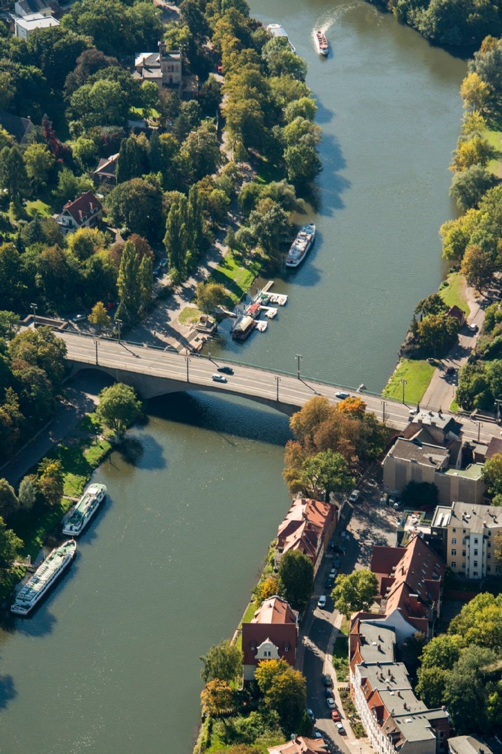 Eine von drei Saalequerungen: Die Giebichensteinbrücke zwischen Kröllwitz und Giebichenstein