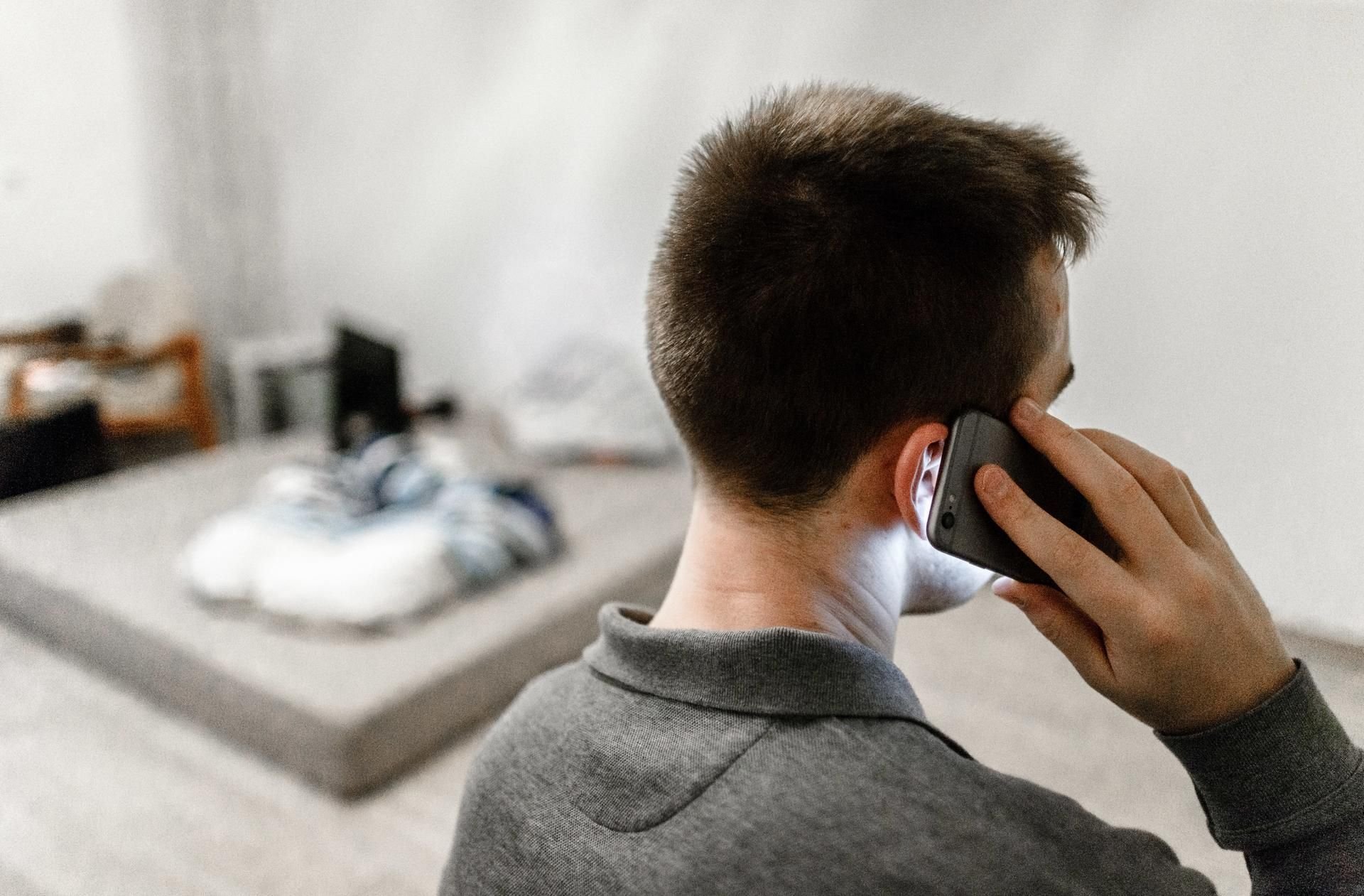 Gerade beim Telefonieren bekommt man viel Strahlung durch das Smartphone ab.