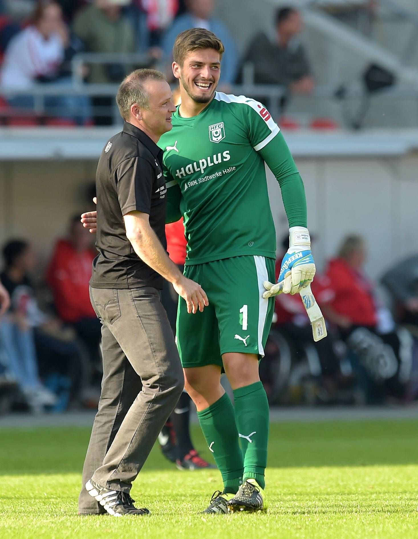 Stefan Böger und HFC-Torwart Fabian Bredlow.