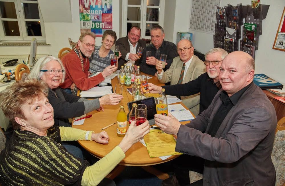Welche Brause soll künftig aus der Gastrichbude in Bernburg ausgeschenkt werden? Darüber haben sich die Mitglieder der neu gegründeten Interessengemeinschaft „Brauchtumsförderung Gastrichbude“ Gedanken gemacht.
