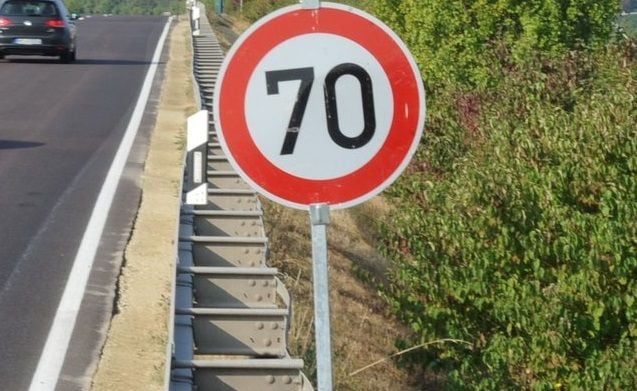 Der Riestedter Ortschaftsrat will an der Kreuzung der Bundesstraße 86 mit der Landesstraße 233 bei Riestedt eine Geschwindigkeitsbegrenzung auf 70 Kilometer pro Stunde.