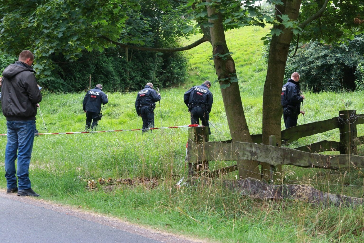 Die Polizei sucht bei Meißen fieberhaft nach der gekidnappten 17-jährigen Anneli. Ist sie nun fündig geworden?
