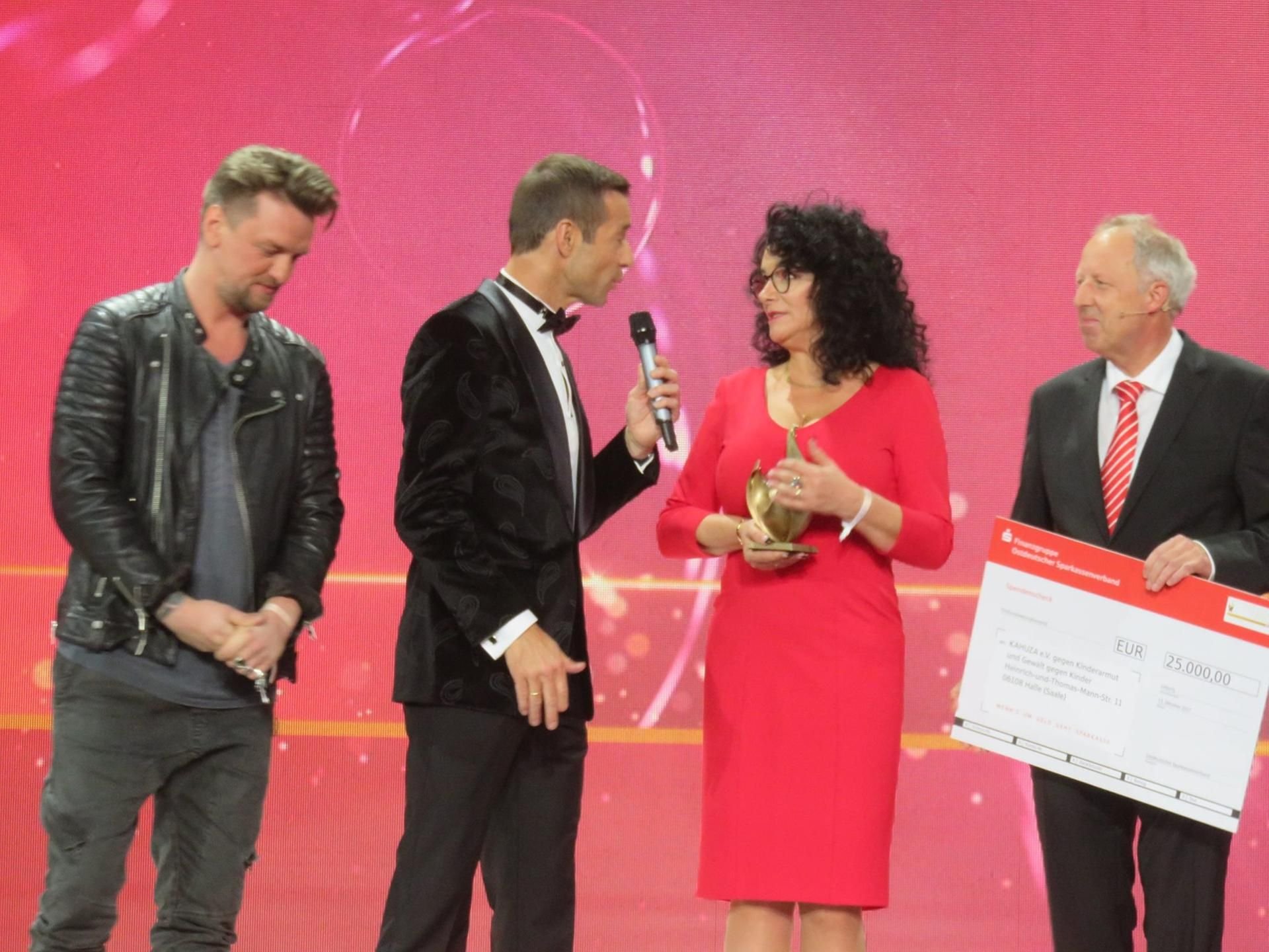 Tina Witkowski vom halleschen Verein „Kahuza“ bekam am Wochenende die Goldene Henne verliehen.
