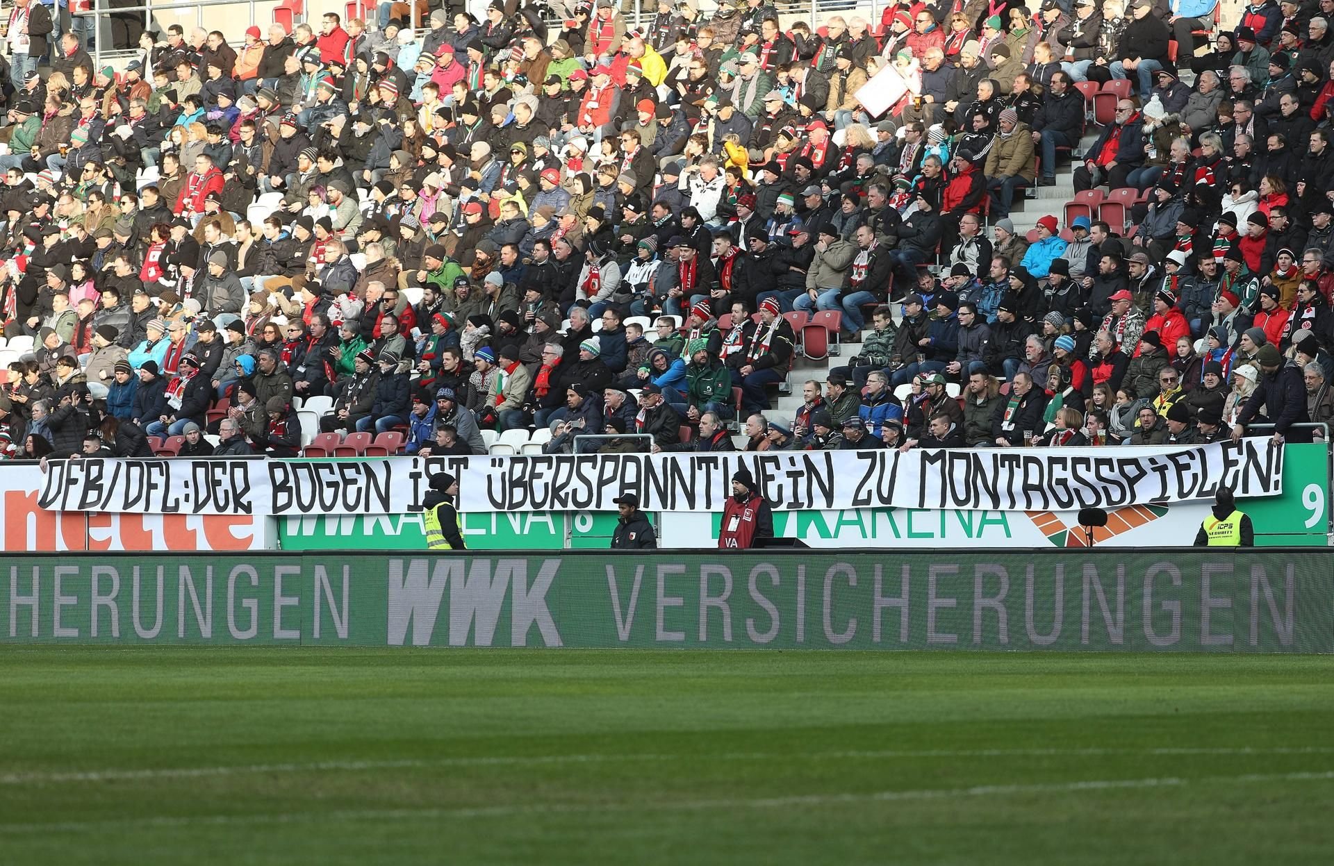 Die Montagsspiele in der Bundesliga finden unter den Fans in Deutschland kaum Befürworter.