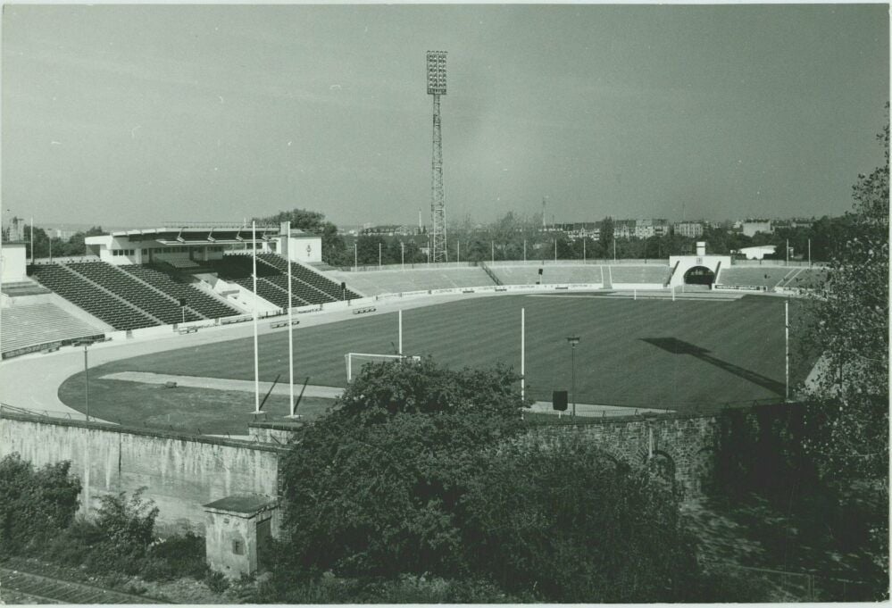 Das Kurt-Wabbel-Stadion, hier ein Foto aus dem Jahr 1969, war nicht nur Sportstätte des HFC, sondern auch Ausspähort der Stasi.