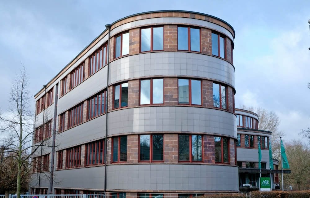 Das Krankenkassengebäude am Robert-Franz-Ring.