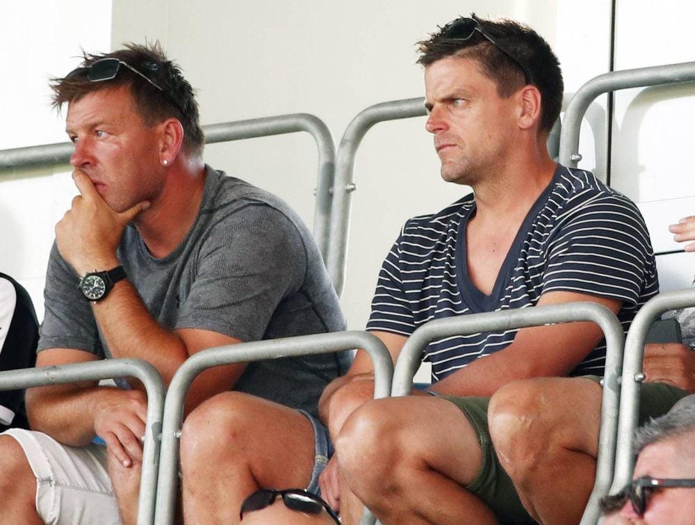 Torsten Ziegner (r.) und Bernd Schneider (l.) im Juli 2018 bei einem Testspiel von Jena gegen Chemnitz.
