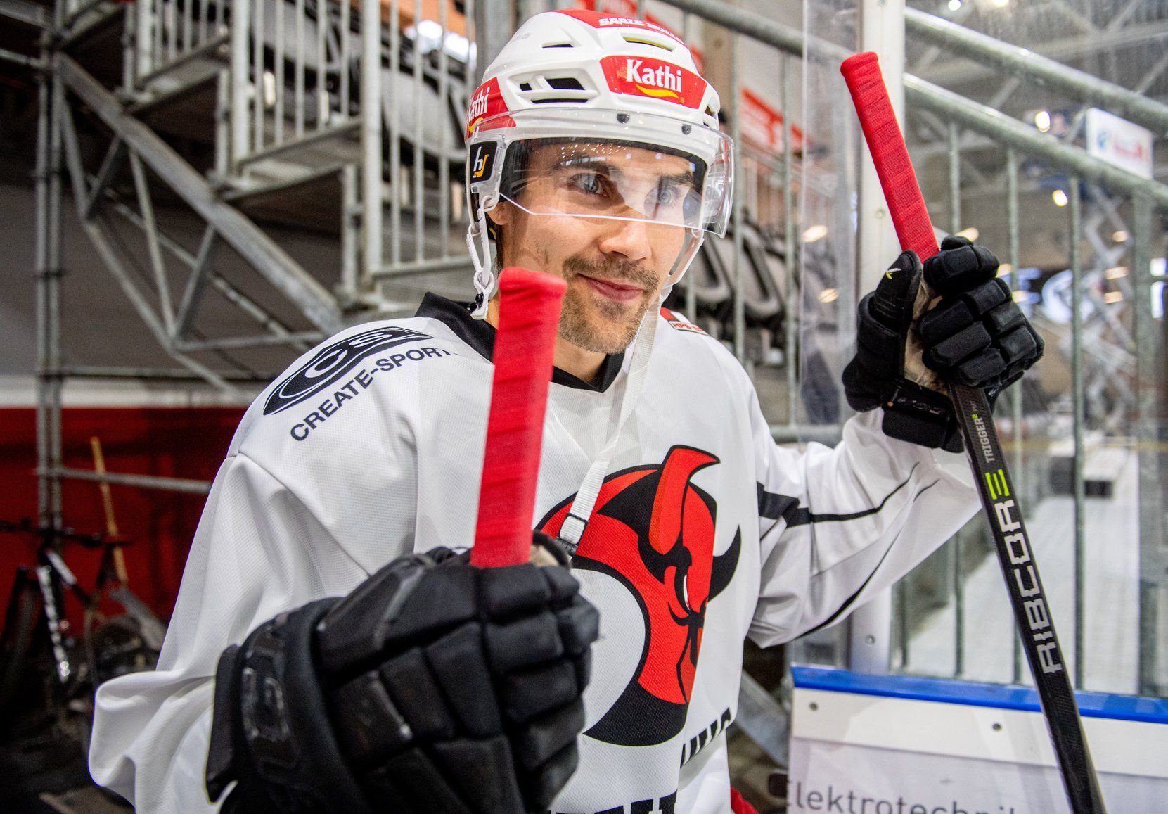 Testspieler Roope Nikkilä blieb bei seinen ersten beiden Spielen für die Saale Bulls ohne Scorerpunkt.