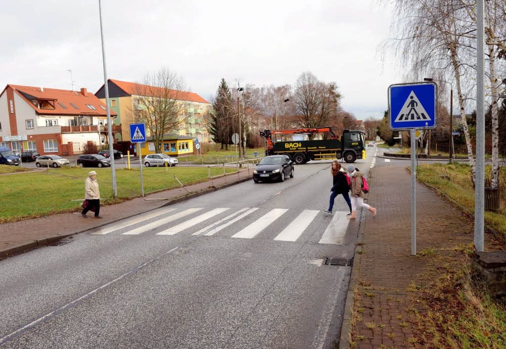 An diesem Fußgängerüberweg in der Ascherslebener Straße in Hettstedt ereignete sich der Unfall.