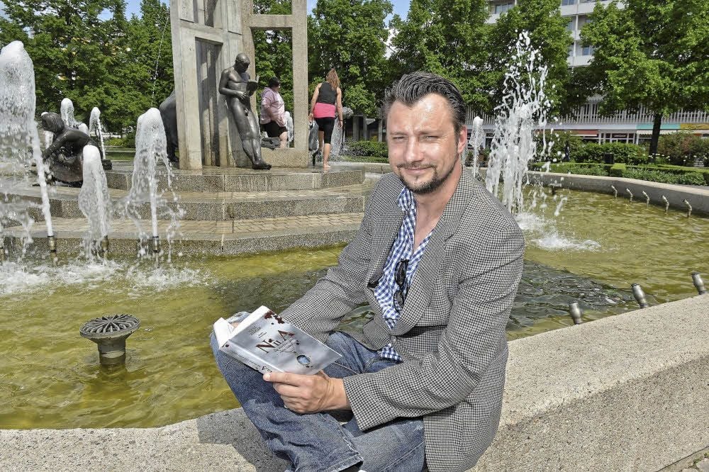 Mark Krüger in seiner Heimatstadt: „Nila“ heißt sein erster Roman.