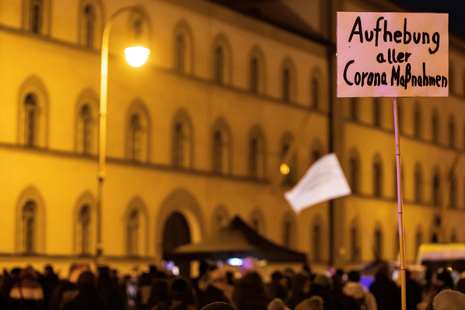 Bereits in der ersten Nacht, in der die Ausgangssperre für den Burgenlandkreis in Kraft getreten ist, gab es ein Autocorso als Protest gegen die Regel. (Symbolbild)
