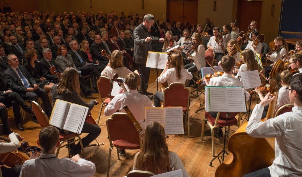 Mit Klassik und Pop sorgte das Jugendsinfonieorchester der Kreismusikschule Harz für den musikalischen Rahmen.
