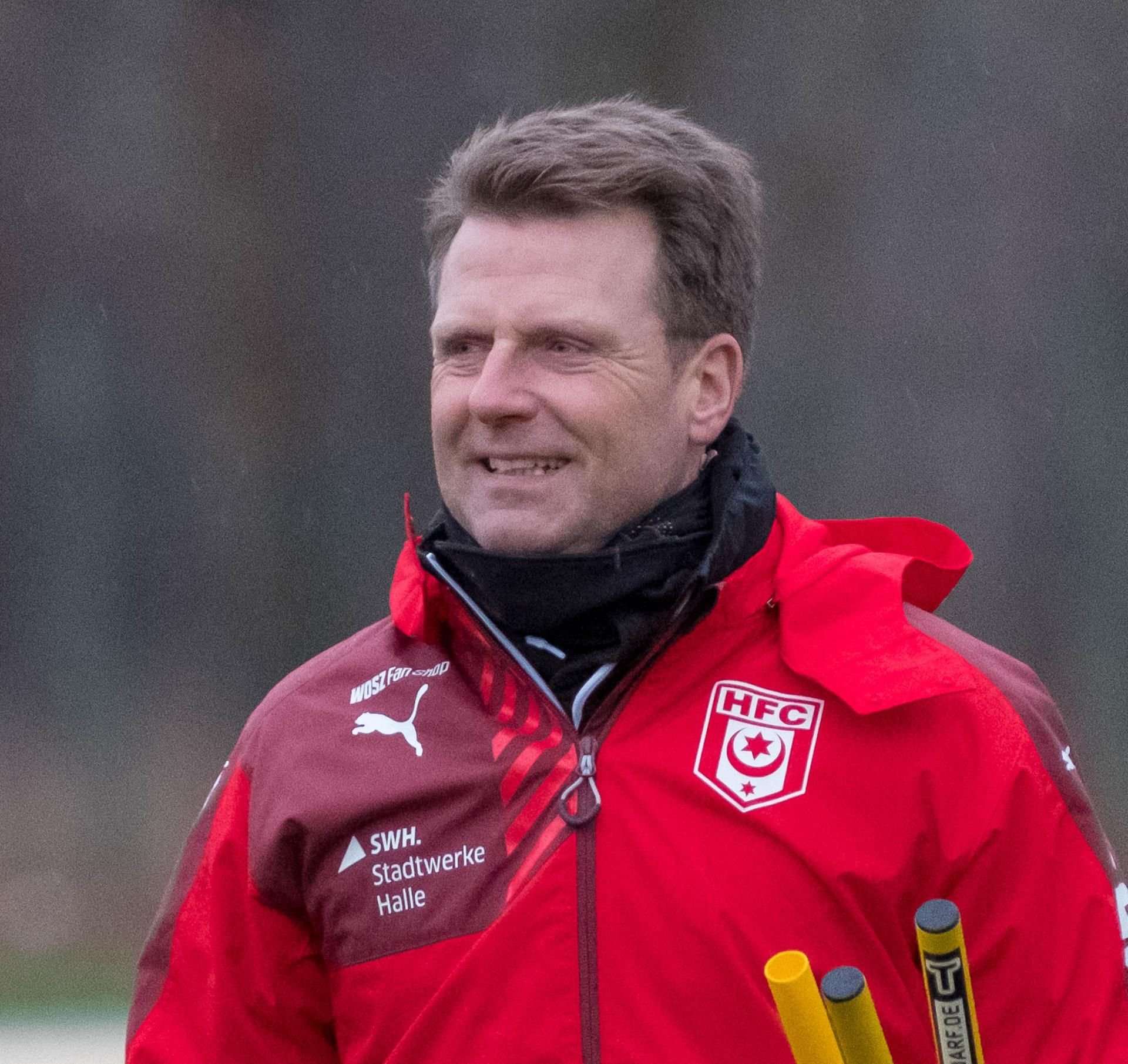 Steht Rico Schmitt bald als Coach und Sportchef am Spielfeld?