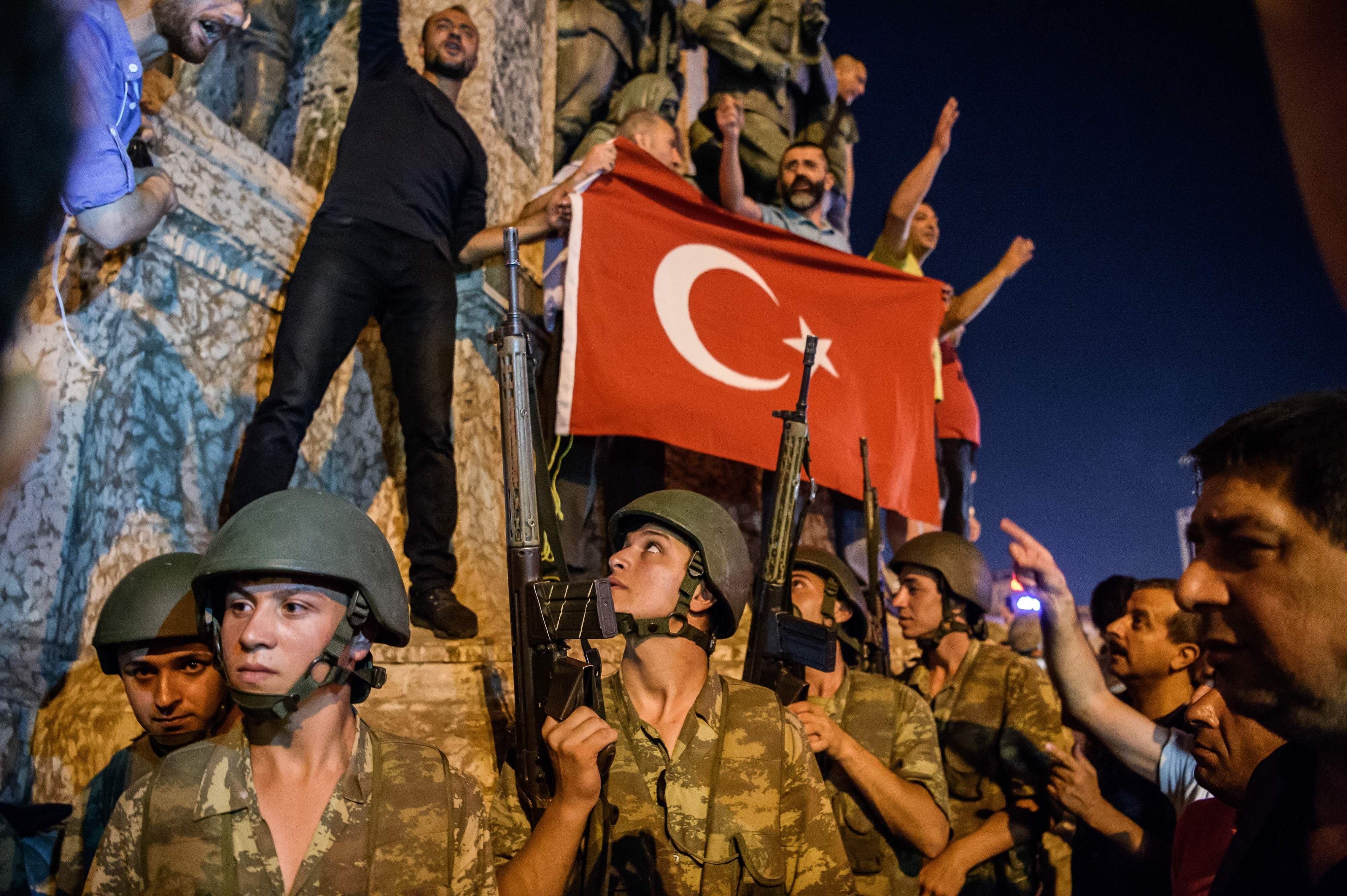 Soldaten der türkischen Armee auf dem Taksimplatz in Istanbul.