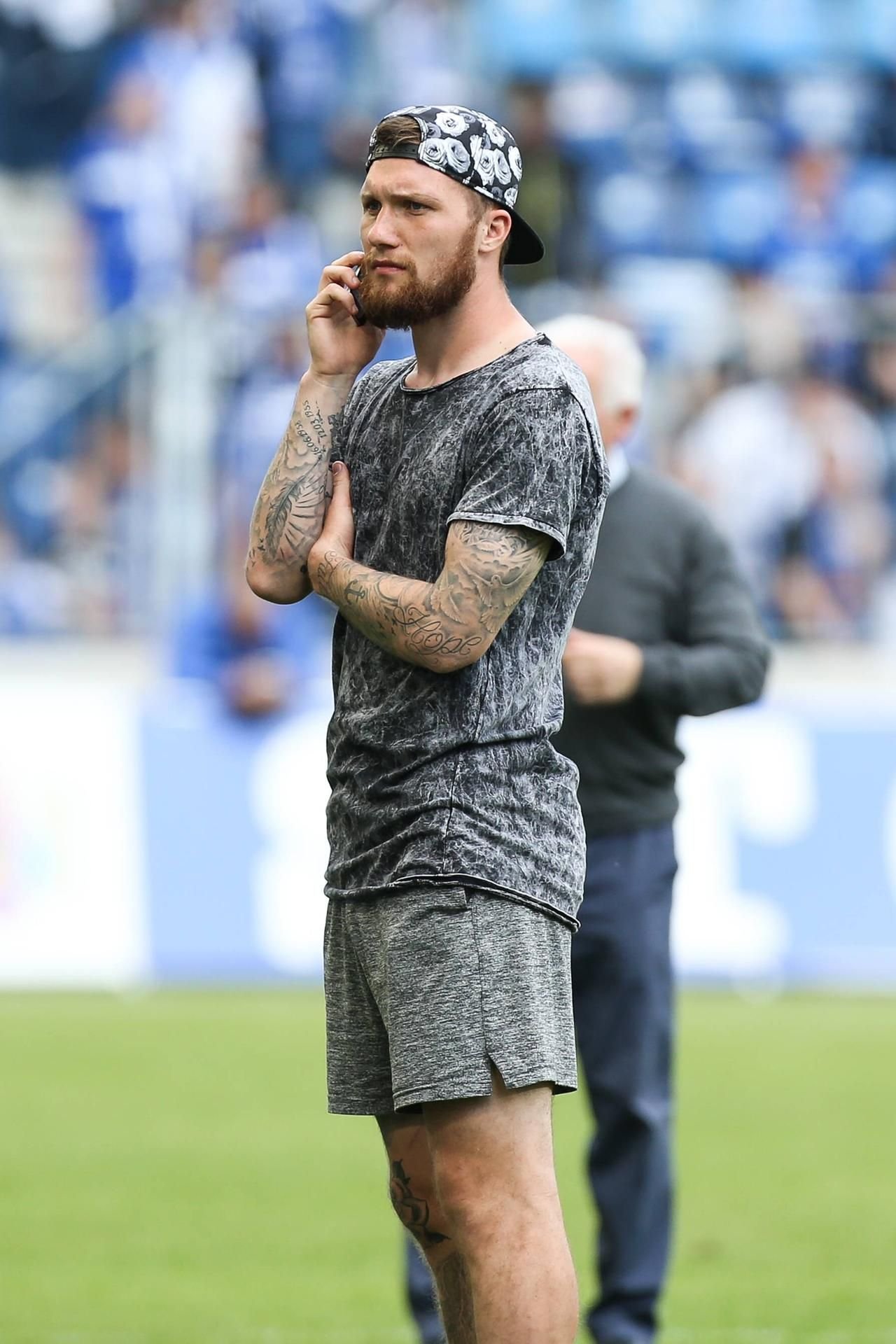 Jan Löhmannsröben vom 1. FC Magdeburg steht nach seinem Nack-Auftritt am Ballermann in der Kritik.