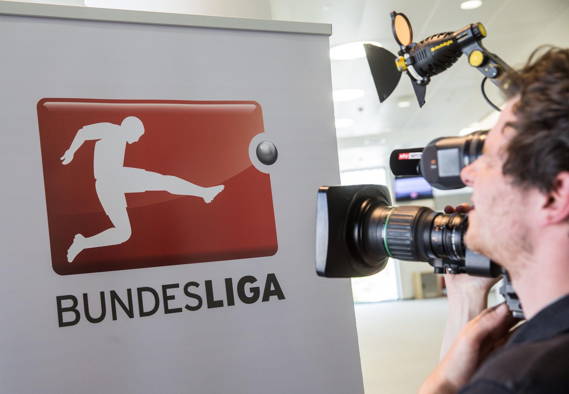 Für 2018 sind die ersten Montag-Spiele in der Fußball-Bundesliga angesetzt.